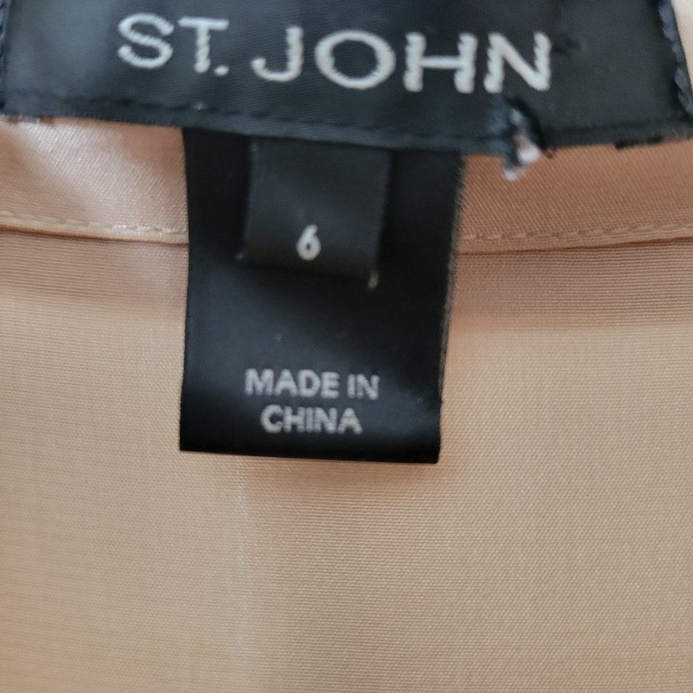 St. John button classic shirt and fun skirt, size 6/4, neutral tan color - Picture 3 of 6